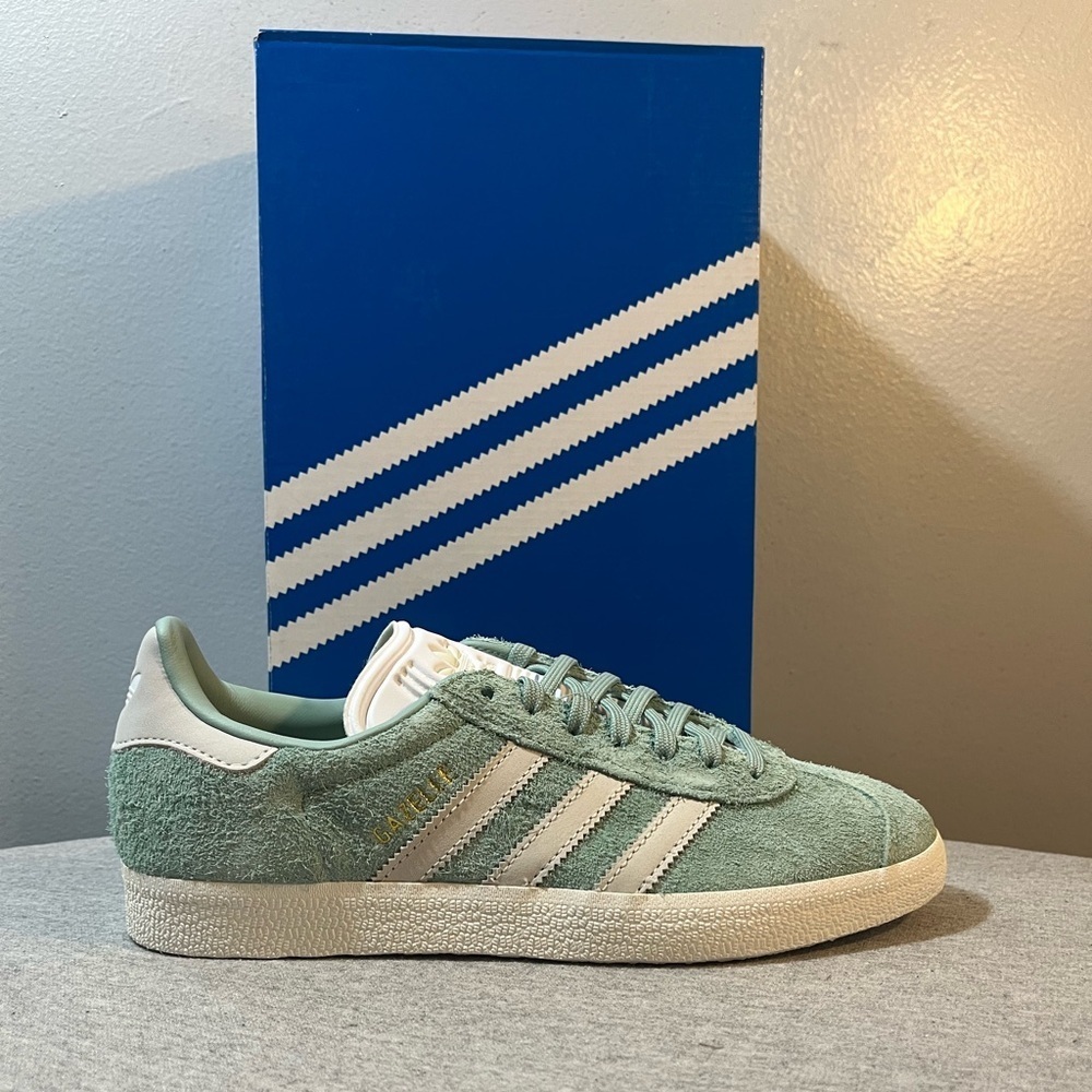 Adidas Classic Gazelle Suede Sneaker Hazy Green Women's Shoe Size 7.5 IG4393 - Picture 2 of 12